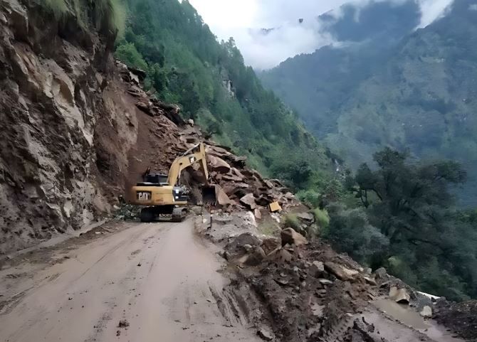 কেদারনাথের রাস্তায় ধস, মৃত্যু ৩ পুণ্যার্থীর!