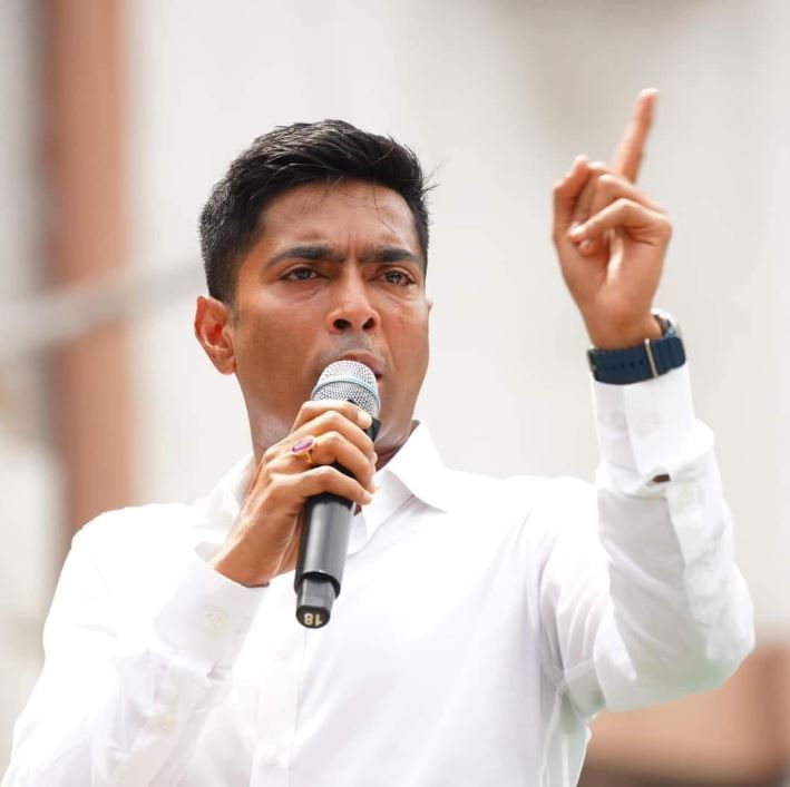 একুশে জুলাইয়ের মঞ্চ থেকে অভিষেকের হুমকির পর ঘুম ছুটেছে জেলার নেতাদের!