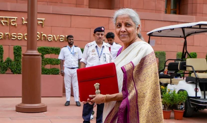 প্রথমবার চাকরিতে ঢুকলেই পিএফে এক মাসের বেতন দেবে কেন্দ্র!