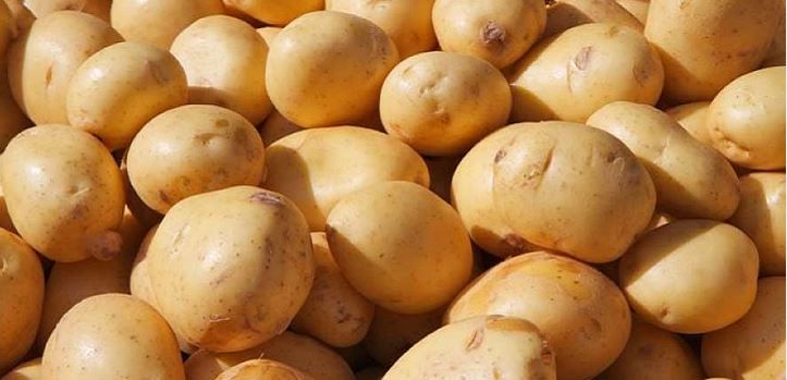 আসানসোলের বাজারে অতর্কিতে অভিযান চালালেন জেলাশাসক,শুক্রবার সকাল থেকে এক ধাক্কায় এলাকায় অনেকটাই কমে গেল আলুর দাম!