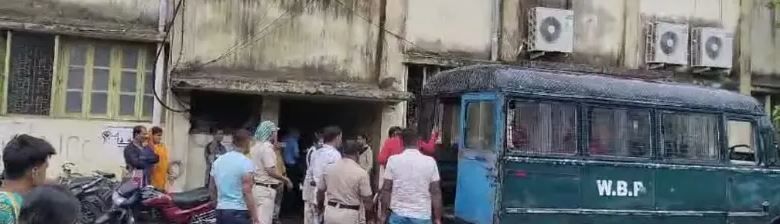 মন্দারমণির হোটেলে রাতে বসে মধুচক্রের আসর!