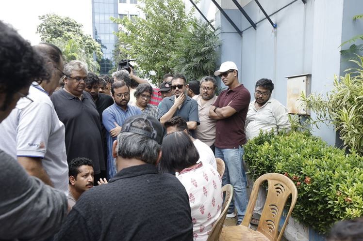 শনিবার সকালে শুটিং ফ্লোরে অভিনেতারা পৌঁছলেও, আসেননি টেকনিশিয়ানরা- তাই নিয়ে বিক্ষোভ ও বেজায়  ক্ষুব্ধ !