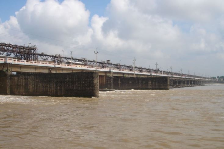 জুলাই মাস শেষ হতে  চললে এখনও ভারি বৃষ্টি পায়নি,তাই দুর্গাপুর ব্যারেজ থেকে ছাড়া হল জল!