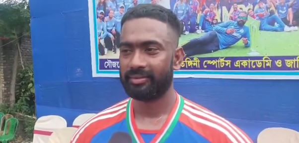 কোলাঘাটের জামিট্যা গ্রামের বাসিন্দা দয়ানন্দ গড়ানিকে নিয়ে উৎসবমুখর গোটা গ্রাম!