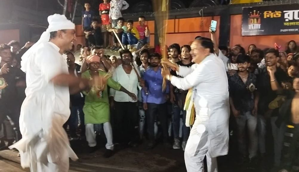 শনিবার মেদিনীপুর শহরে বের হল মহরমের আখড়া!