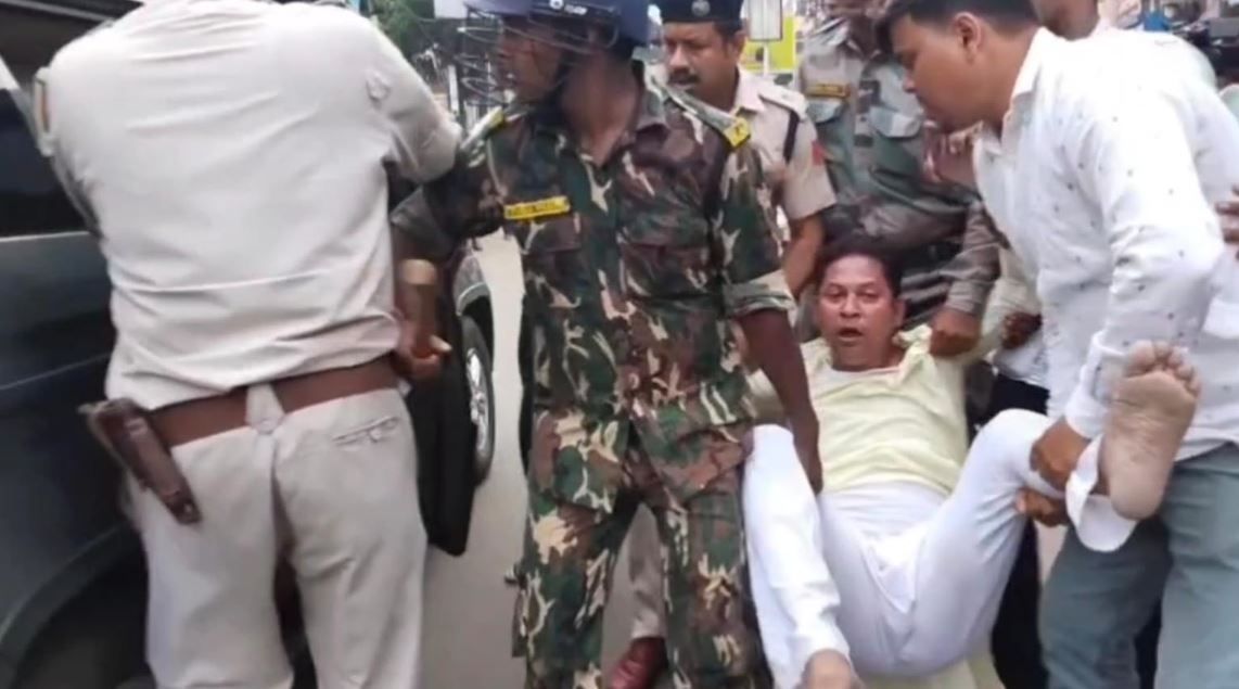 আরজি কর মেডিক্যাল কলেজে ঘটনার প্রতিবাদে,মেদিনীপুরে বিজেপির পথ অবরোধ আন্দোলনকে ঘিরে উত্তেজনা!