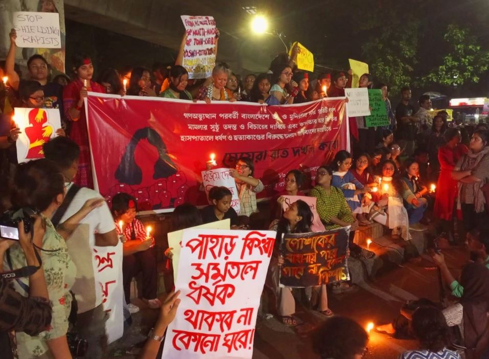 'ঢাকা থেকে কলকাতা, উই ওয়ান্ট জাস্টিস' স্লোগানে মৌমিতার জন্য ন্যায়বিচারের দাবিতে মুখর বাংলাদেশ!