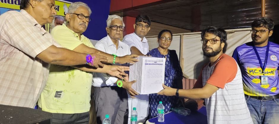 জটিল রোগে আক্রান্ত তিন শিক্ষার্থীকে লক্ষাধিক টাকা সাহায্য করলো মেদিনীপুর ছাত্র সমাজ!