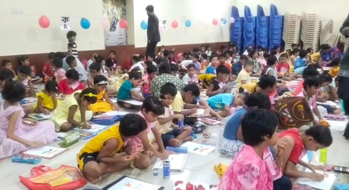 মেদিনীপুর শহরে Little Nest English Medium Primary School প্রথম বর্ষ অঙ্কন প্রতিযোগিতা!