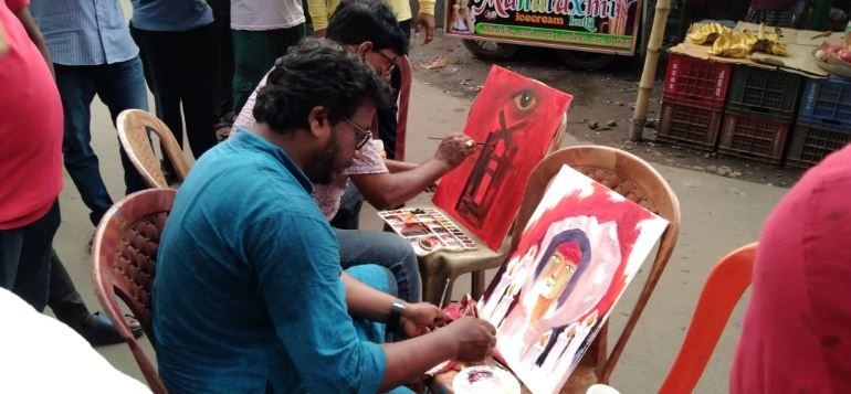 আরজি কর কাণ্ডের প্রতিবাদে রবিবার খড়্গপুর গোলবাজারে জড়ো হয় চিত্রশিল্পী ও কবি সাহিত্যিক ফোরাম!