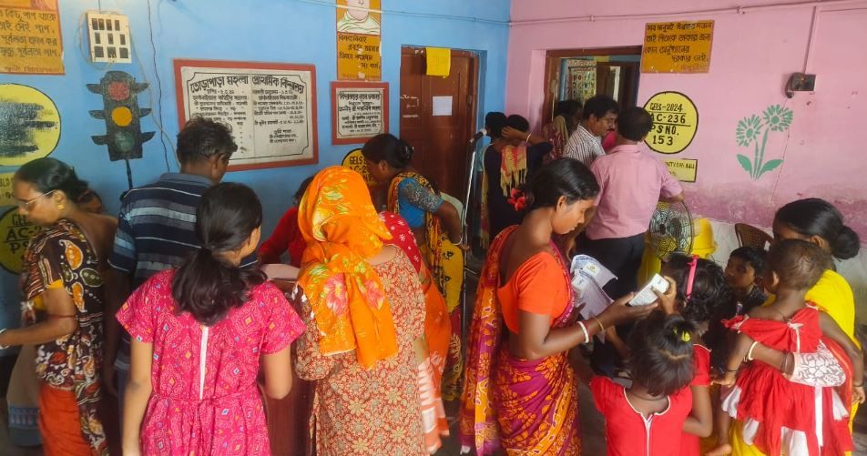 মেদিনীপুর শহরের অগ্রণী স্বেচ্ছাসেবী সংস্থা ইচ্ছেডানা উদ্যোগে বিনামূল্যে চক্ষু ও স্বাস্থ্য পরীক্ষা এবং রক্তের গ্রুপ নির্ণয় শিবির!