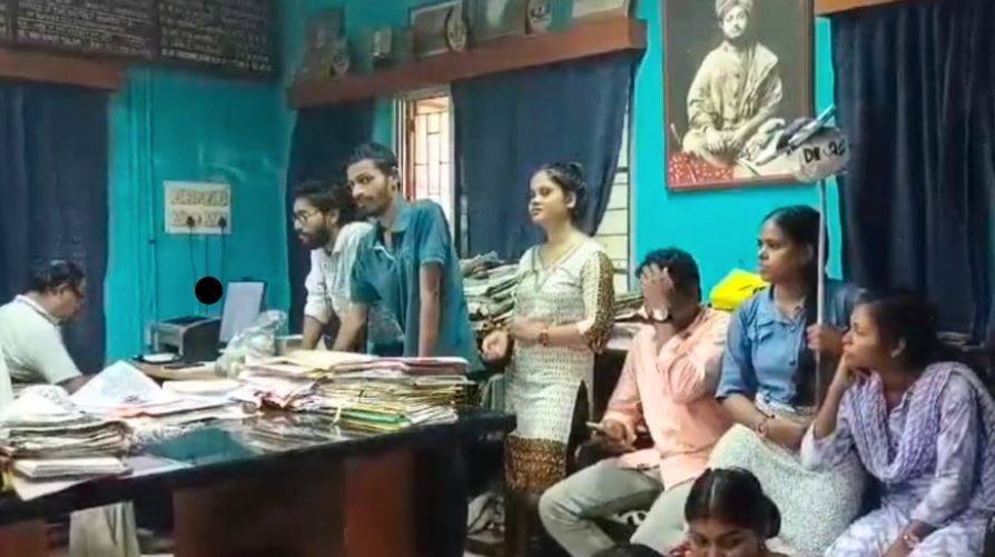 আরজি করের ঘটনার প্রতিবাদে, পশ্চিম মেদিনীপুর জেলার ডিআই স্বাক্ষরিত একটি নির্দেশিকা প্রকাশ্যে আসে, আজকে এই  নির্দেশিকা বাতিল করলেন!