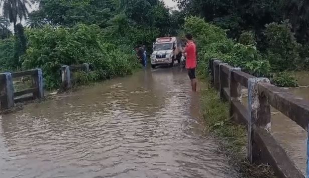 বাঁকুড়ার শহর লাগোয়া একাধিক সেতু জলের তলায়!