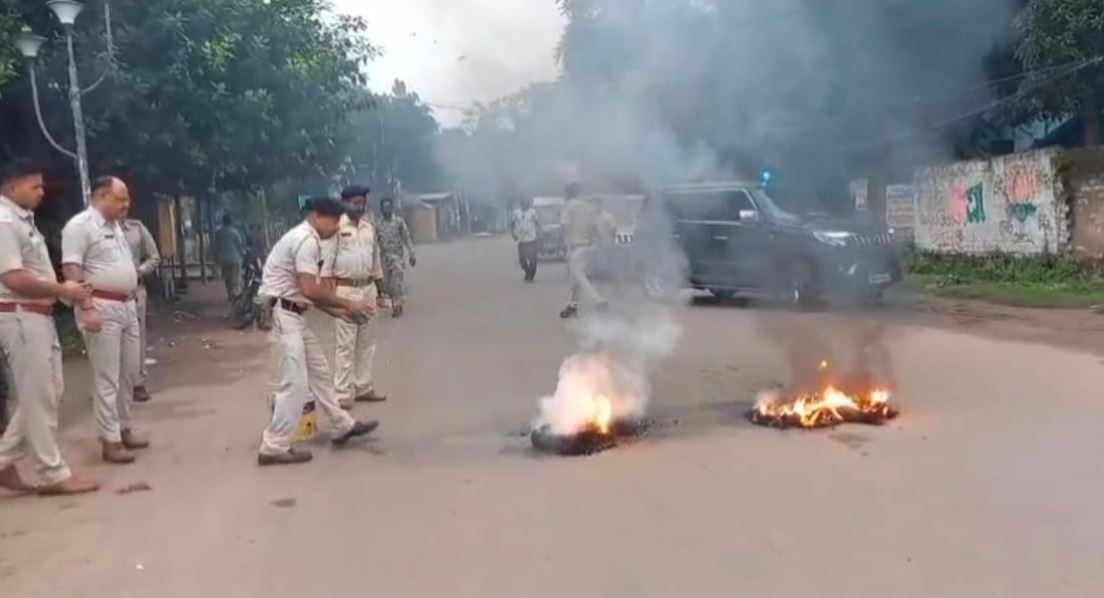 বিজেপির ধর্মঘটের টায়ার জ্বালিয়ে রাস্তা অবরুদ্ধ !