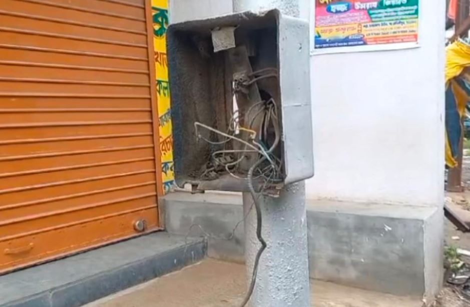 বৃষ্টির জন্য খোলা তারের বলি হচ্ছে রাজ্যে একের পর এক প্রাণ!