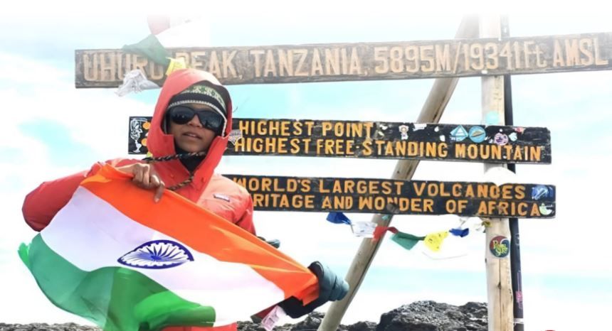 তানজানিয়ার সর্বোচ্চ পর্বত শৃঙ্গ মাউন্ট কিলিমাঞ্জারো জয় করে নজির গড়লেন পূর্ব মেদিনীপুরের পাঁশকুড়ার বাসিন্দা অর্পিতা পাত্র
