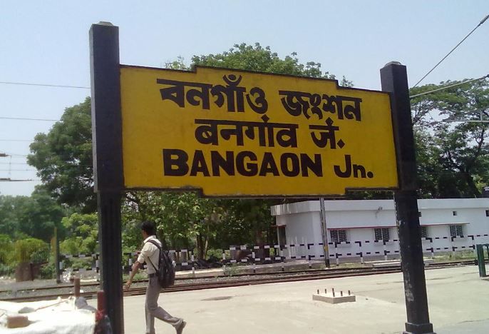 শিয়ালদহ-বনগাঁ রুটে সিগন্যালিং সমস্যার কারণে লোকাল ট্রেন পরিষেবা বন্ধ, যাত্রীদের প্রচণ্ড সমস্যা হচ্ছে; ডায়মন্ড হারবারে ফের ট্রেন অবরোধ করেন যাত্রীরা!