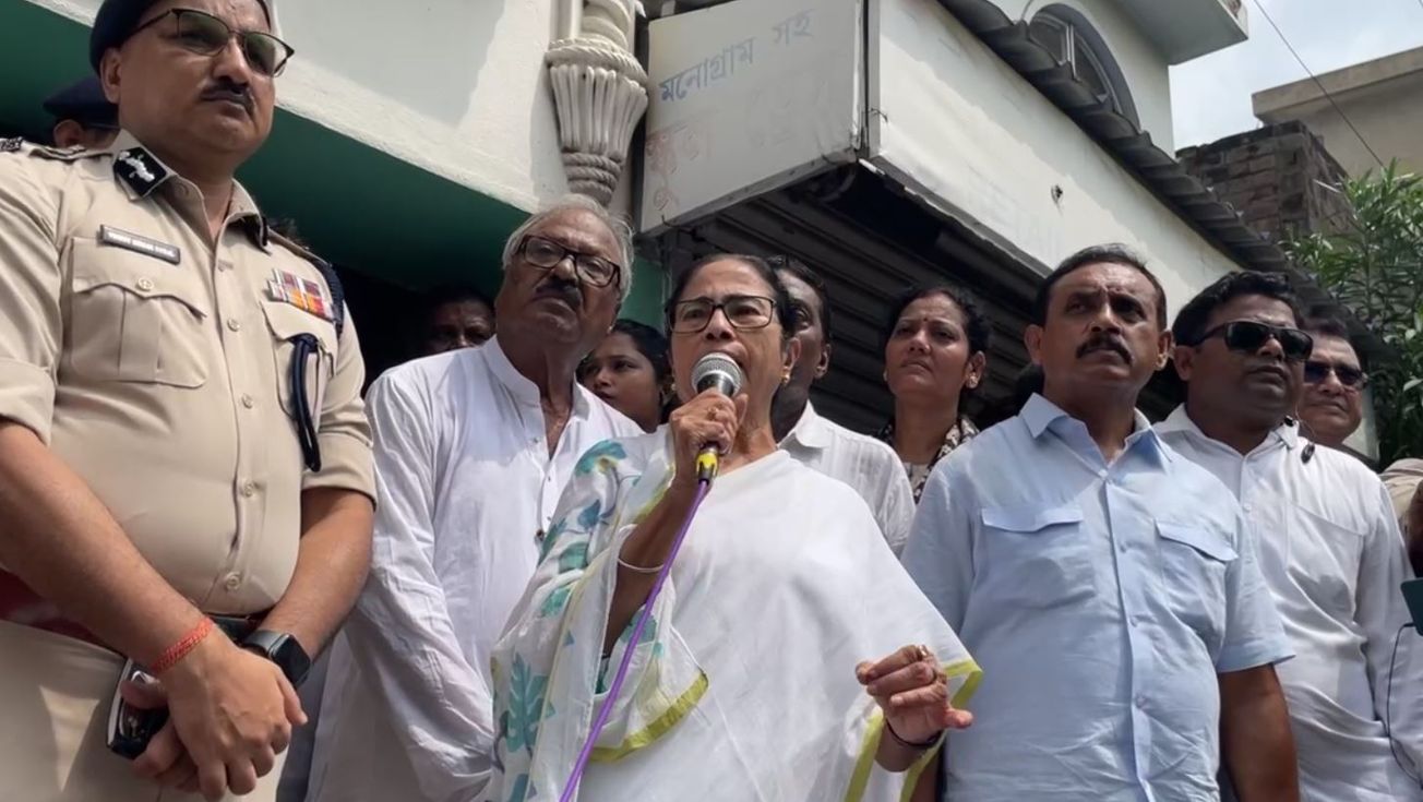 রবিবারের মধ্যে আর জি কর হাসপাতালে যৌন হেনস্তা-খুনের ঘটনারা তদন্ত কিনারা না হলে তদন্তভার সিবিআইকে!