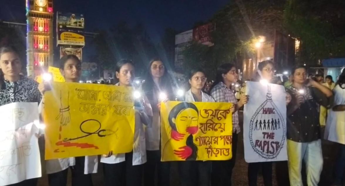আরজি করের ঘটনার প্রতিবাদে মেদিনীপুর শহরে মেডিক্যাল কলেজের বাড়ছে আন্দোলনের ঝাঁঝ!