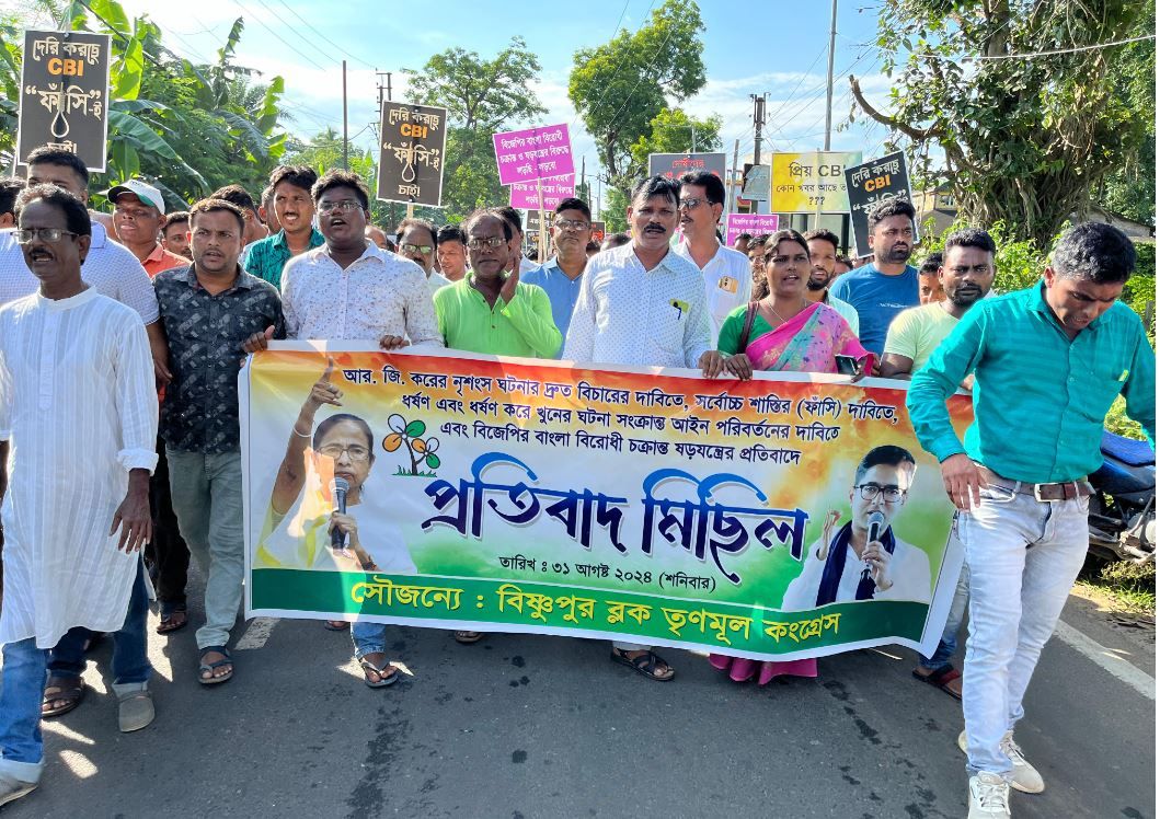 আর জি কর কাণ্ডের প্রতিবাদে বিষ্ণুপুর ব্লক সাংগঠনিক তৃণমূল কংগ্রেসের  ধর্না মঞ্চ!