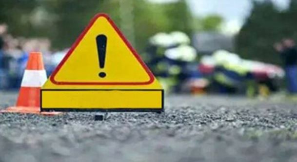 পশ্চিম মেদিনীপুরের দাঁতনে আঙ্গুয়া ৬০ নম্বর জাতীয় সড়কের উপর লরির সঙ্গে সংঘর্ষ যাত্রী-সহ বাসের!