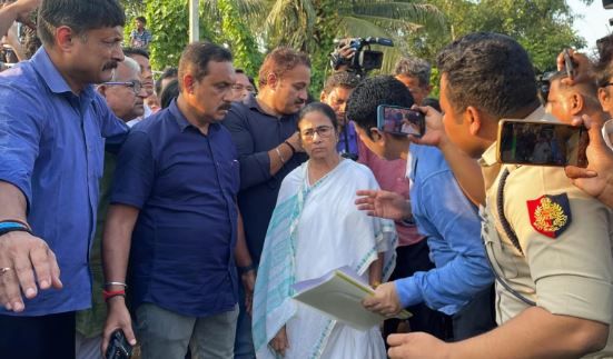 বন্যা পরিস্থিতি খতিয়ে দেখতে ঘাটালে রানির বাজারে আসেন মুখ্যমন্ত্রী!