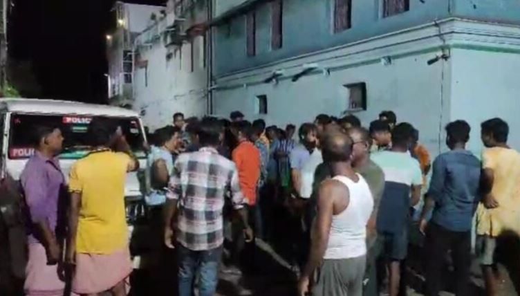 আদিবাসী নাবালিকাকে শ্লীলতাহানির অভিযোগে উত্তাল হয়ে আসানসোলের সালানপুর থানার রূপনারায়নপুরে!