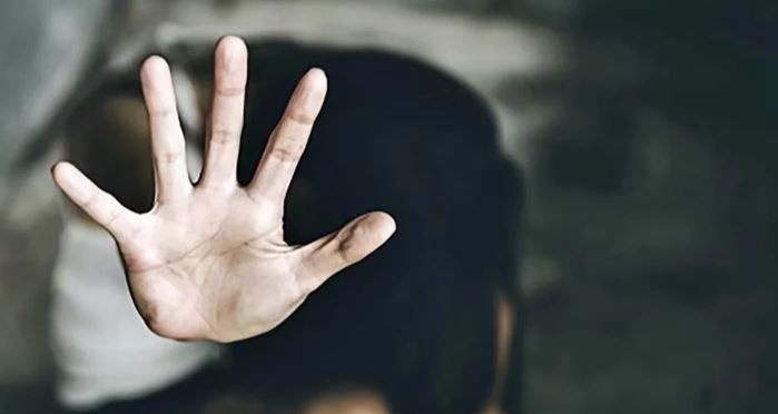 বিষ্ণুপুর থানা এলাকার  চতুর্থ শ্রেণির ছাত্রী দোকানের ভিতরেই যৌন হেনস্থার শিকার !