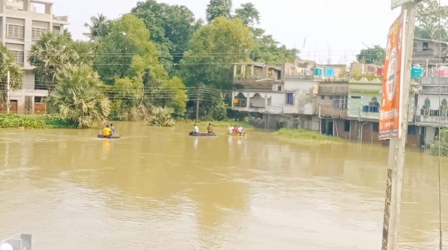 প্রশাসন ও স্বেচ্ছাসেবী সংস্থাদেরকে দুই মেদিনীপুরের বন্যা কবলিত এলাকাগুলোতে ত্রাণ শিবির করার অনুরোধ!