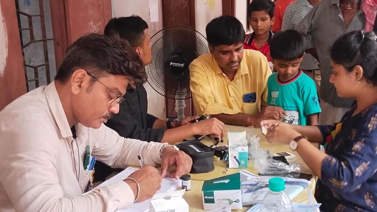 দুর্গাপুরের দি মিশন হাসপাতাল উদ্যোগে মেদিনীপুর শহরে বিনামূল্যে স্বাস্থ্য পরীক্ষা শিবির!