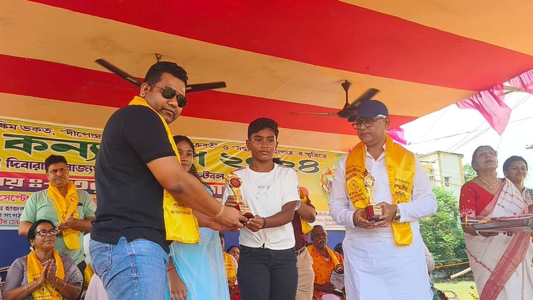 কলেজ-কলেজিয়েট ময়দানে দুদিন ব্যাপী দিবারাত্র জঙ্গল কন্যা ফুটবল প্রতিযোগিতা!