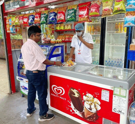 খড়্গপুর রেলওয়ে স্টেশন খাবারের স্টল পর্যবেক্ষণ!