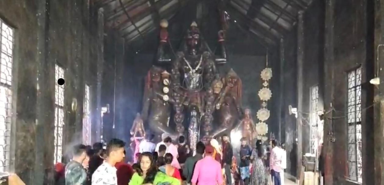 ক্ষীরপাই পৌরসভার চিরকুনডাঙ্গা এলাকায় রয়েছেন কংক্রীটের তৈরি ৪৫ ফুট উচ্চতার কালী প্রতিমা!