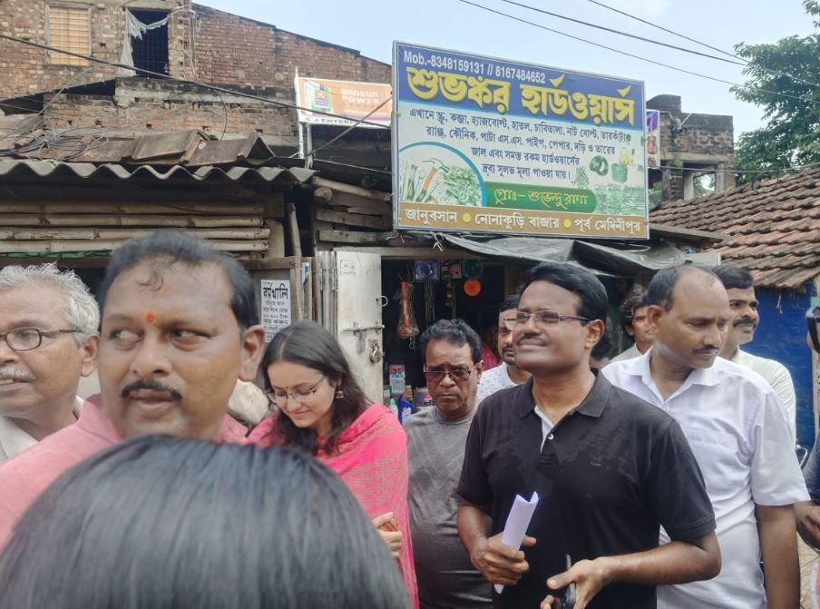 জলবন্দী এলাকার জলনিকাশী সহ পরিস্থিতি খতিয়ে দেখতে সোয়াদিঘী খাল পরিদর্শনে এলেন জেলাশাসক!