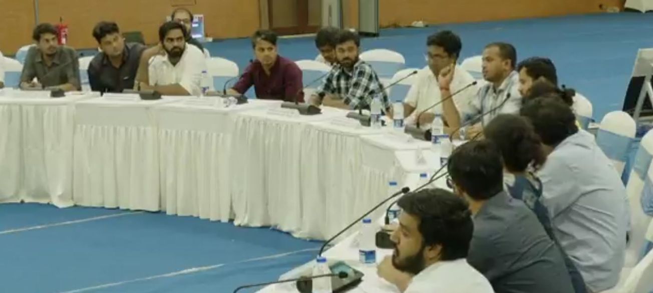 সোমবার বিকেল পাঁচটার মধ্যে নবান্নে আন্দোলনরত ডাক্তারদের সঙ্গে বৈঠকে বসবেন মুখ্যমন্ত্রী!