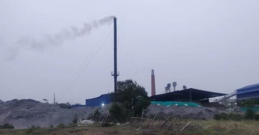 পশ্চিম মেদিনীপুরের শালবনী ব্লকের ভাদুতলা সংলগ্ন বন দফতরের জমি ছাইয়ের পাহাড়,বিপর্যস্ত স্থানীয়  এলাকার বাসিন্দারা!