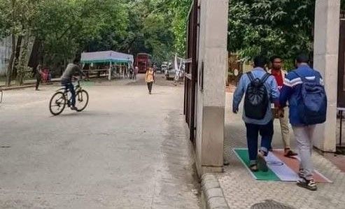 ভারতের জাতীয় পতাকার অবমাননা বাংলাদেশে !