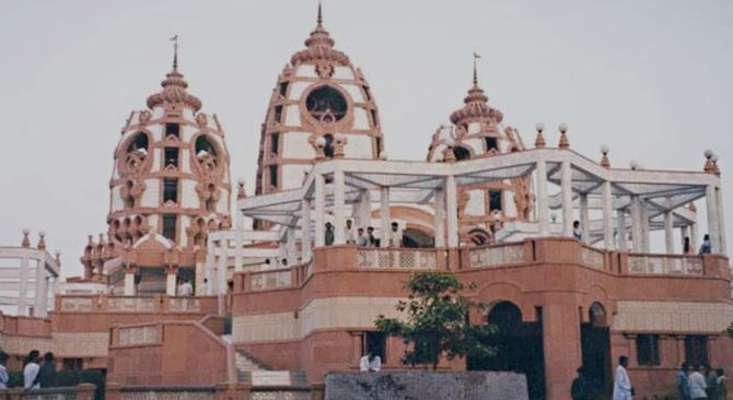 কোনও অ্যারেস্ট ওয়ারেন্ট বা গ্রেফতারি পরোয়ানা ছাড়াই ইসকনের শ্যাম দাস প্রভুকে গ্রেফতার করেছে চট্টগ্রাম পুলিশ!