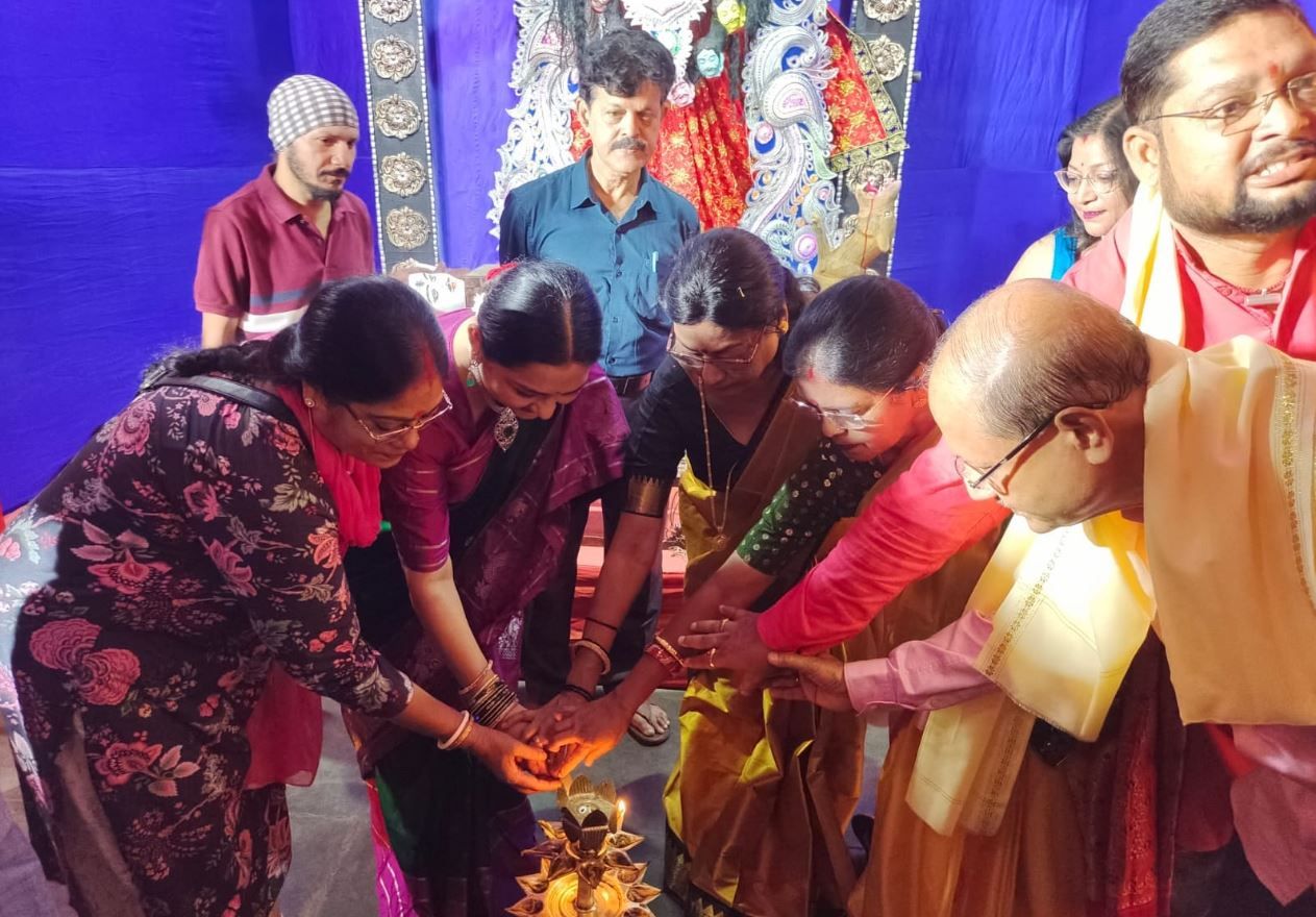 খড়গপুরে কালী পুজোর উদ্বোধন করলেন সাংসদ জুন মালিয়া!