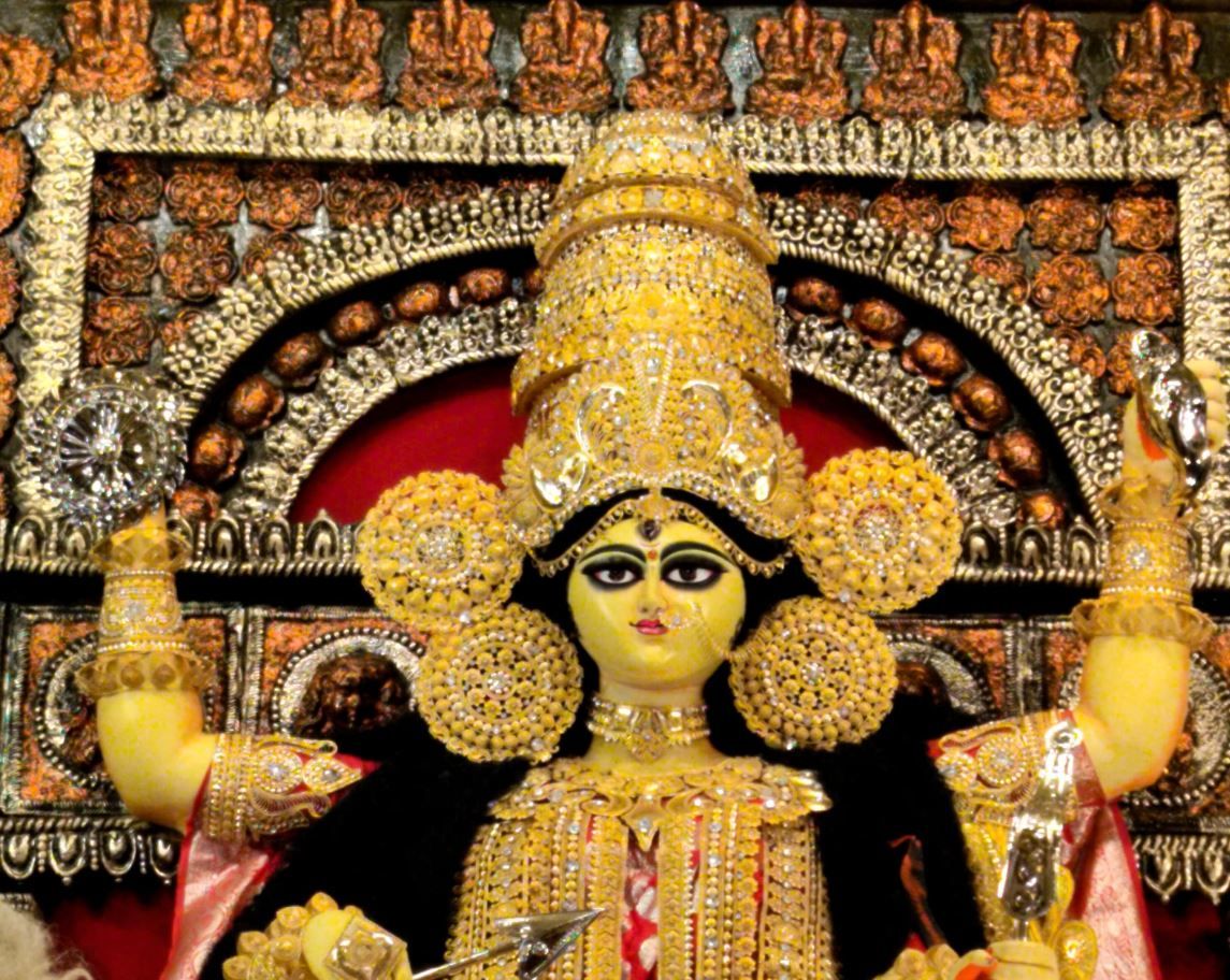 মেদিনীপুরে  সেনকো গোল্ডের আবির্ভাব ক্লাবের  সোনার মা  জগদ্ধাত্রী!