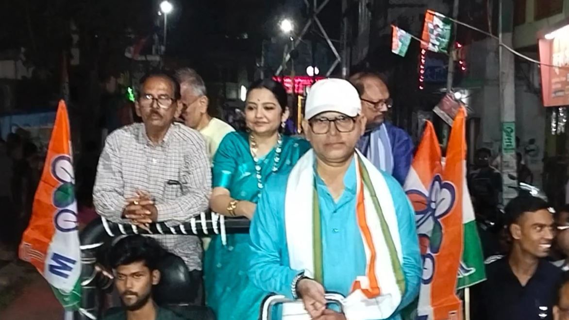 উপ নির্বাচনের তৃণমূল প্রার্থীর সমর্থনে সাংসদ জুন মালিয়ার রোড শো!