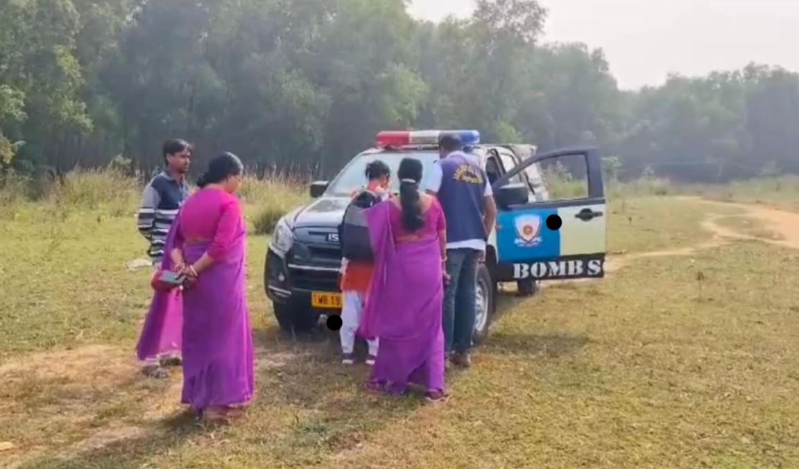 আনন্দপুরে  বাজার থেকে উদ্ধার প্রচুর বাজেয়াপ্ত শব্দবাজি নষ্ট করলো পুলিশ!