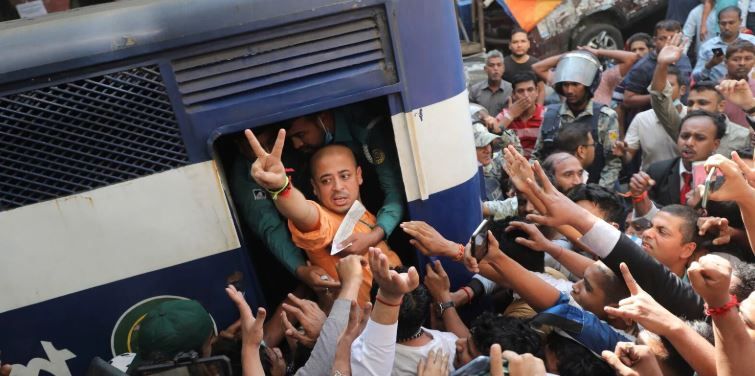 বাঙালি আপনাকে আর শ্রদ্ধা করে না’, বাংলাদেশে হিন্দু নিপীড়নে ইউনুসকে খোলা চিঠি দিলেন সাহিত্যিক তসলিমা নাসরিন!