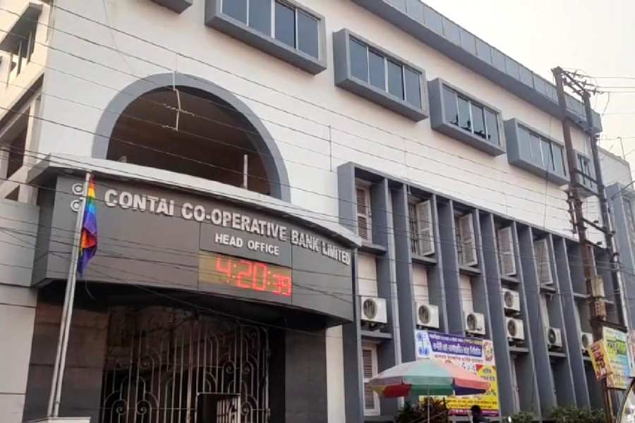 কাঁথিতে তৃণমূলের ঝোড়ো ব্যাটিং,শুভেন্দুর ‘গড়ে’ধরাশায়ী বিজেপি!