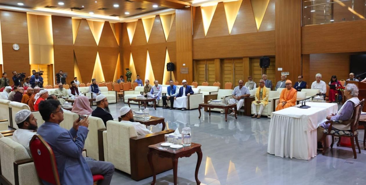 সংখ্যালঘু ইস্যুতে ধর্মীয় নেতাদের খোলাখুলি আলোচনার আহ্বান ইউনূসের!