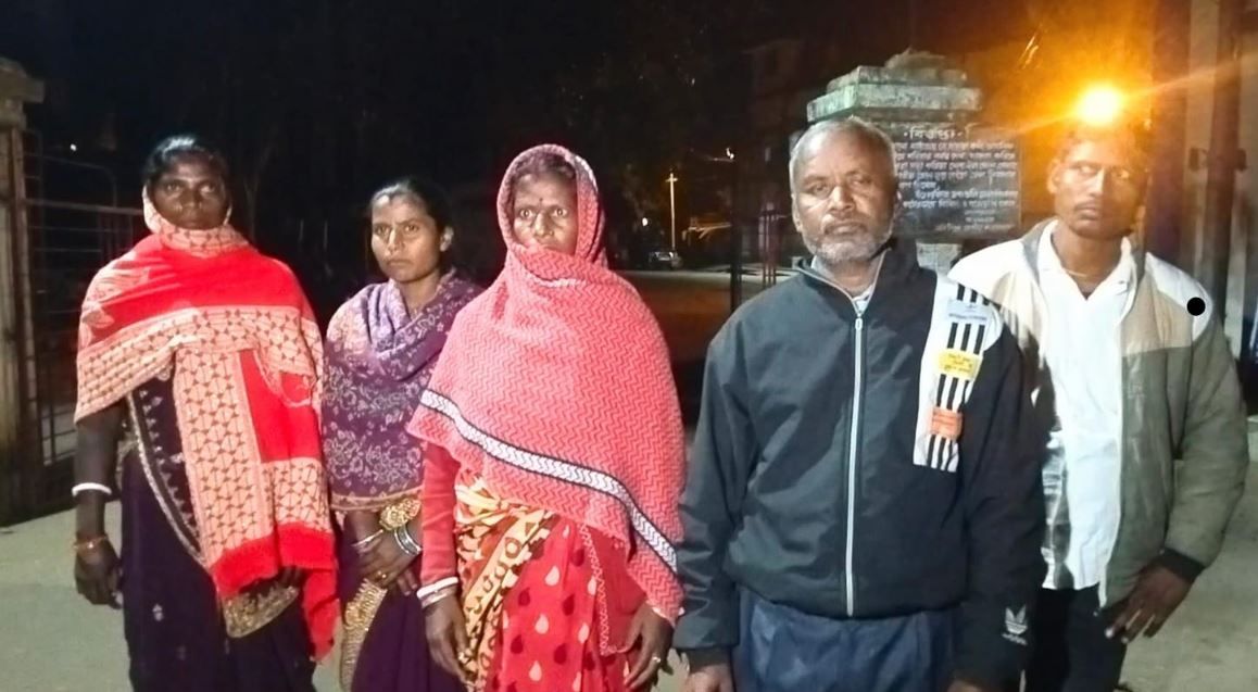 অবশেষে জেলা আইনি পরিষেবা কর্তৃপক্ষের উদ্যোগে গ্রেফতারির ৭ বছর  ভুল পরিচয়ে কারাবাস কাটার পর নিজের স্বামী-সংসার খুঁজে পেলেন নলিনী চৌধুরী!