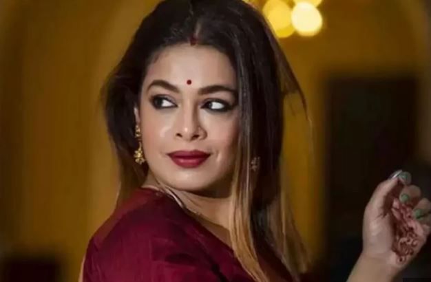 TCSএর ডাকে রাজারহাটে  এক অনুষ্ঠানে ইমন চক্রবর্তীকে  বাংলা গান ছেড়ে হিন্দি গান ধরার জন্য জোরজুলুম,  কড়া জবাব দিলেন ইমন!