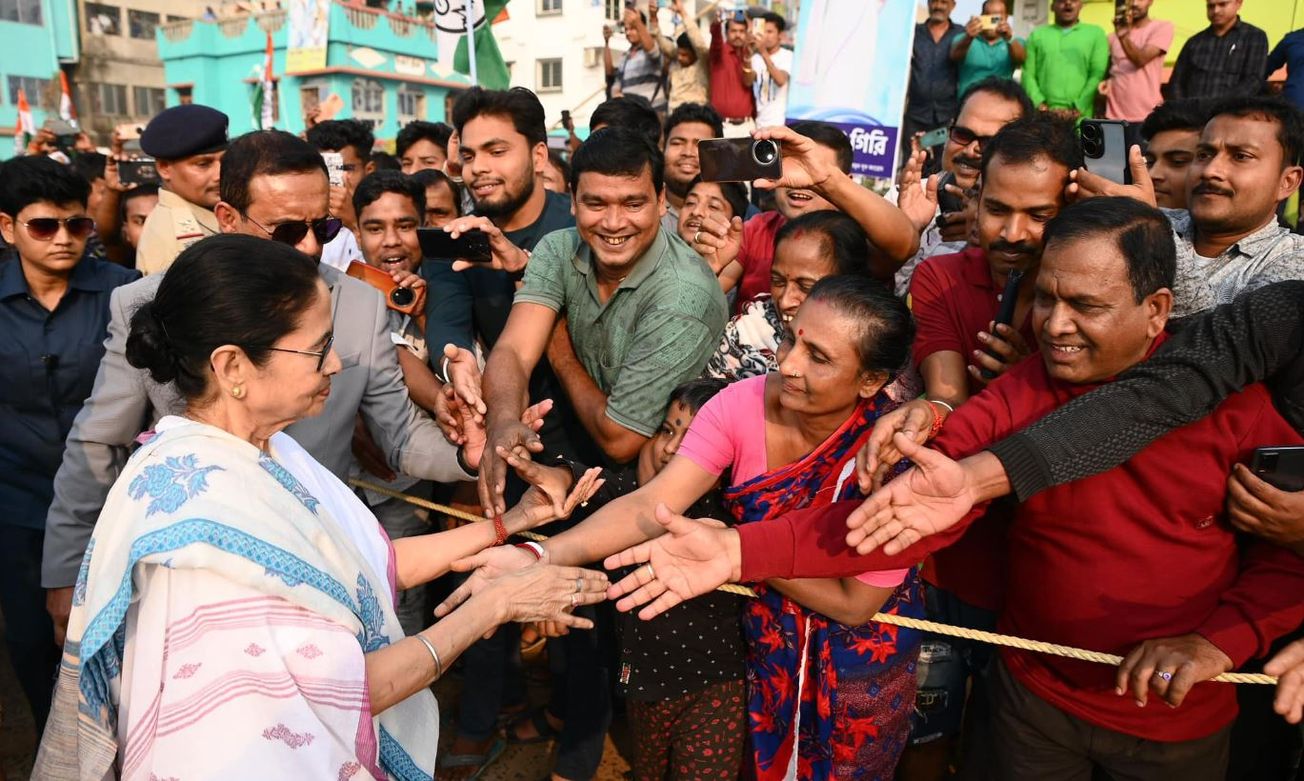 মঙ্গলবার বিকেল তিনটা নাগাদ নিউ দীঘা হেলিপ্যাড ময়দানে মুখ্যমন্ত্রীর হেলিকপ্টার!