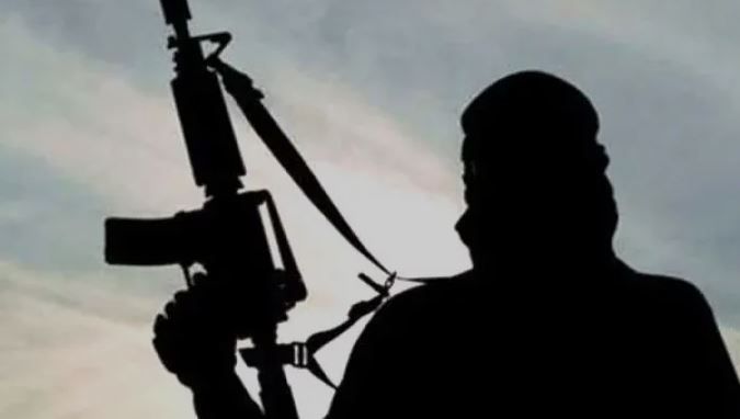 বাংলাদেশে মাথাচাড়া দিয়ে উঠেছে নিষিদ্ধঘোষিত জঙ্গি সংগঠন হিযবুত তাহরীর, রাস্তায় রাস্তায় বিলি করছে ভারতবিরোধী লিফলেট, দেয়ালে সাঁটানো হচ্ছে পোস্টার!