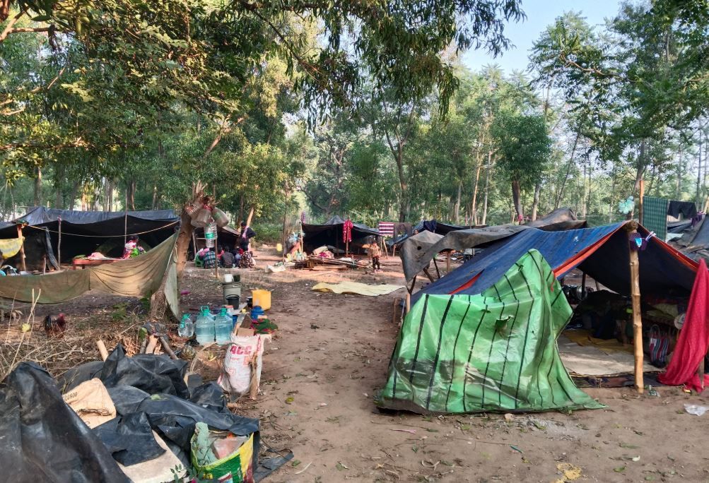 জায়গা নেই তাই আবাসহীন ১৭ টি পরিবার, কিছুই করার নেই জানালো প্রশাসন!